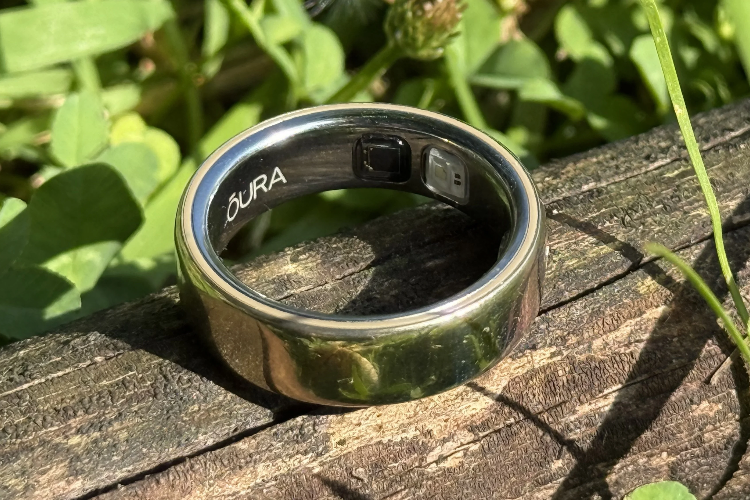 薄く、軽くなった「Oura Ring 5」。抜群の装着感が魅力だけど