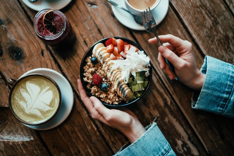 栄養士のドミニク・ルートヴィヒは、食事における「トリプル30」ルールを勧めている。