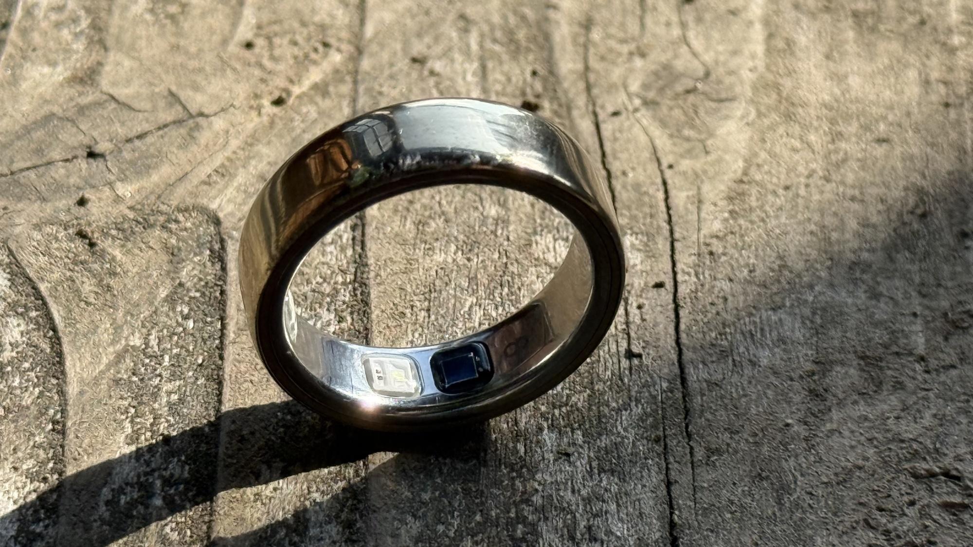 薄く、軽くなった「Oura Ring 5」。抜群の装着感が魅力だけど