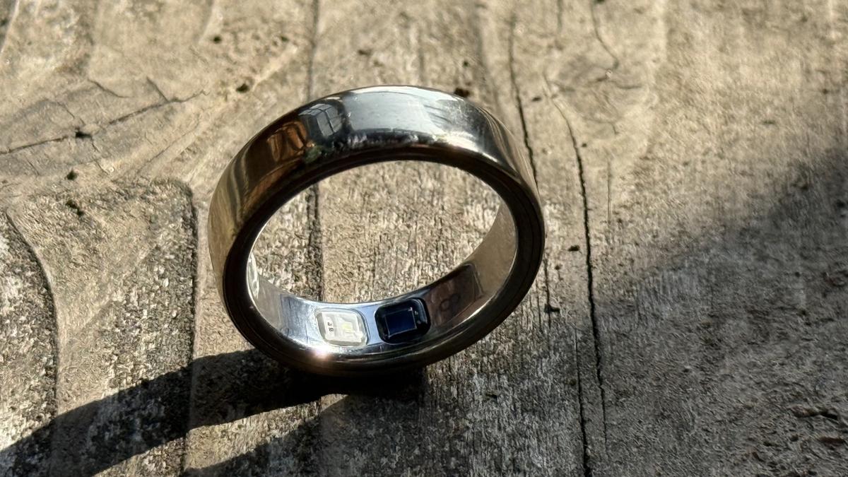薄く、軽くなった「Oura Ring 5」。抜群の装着感が魅力だけど 
