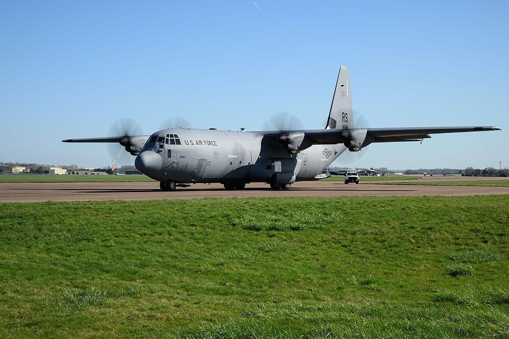 ほぼどこにでも着陸し、ほぼ何でも運べる軍用輸送機、C-130
