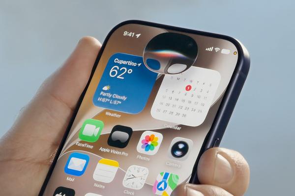 一部のiPhoneではSiriの形が変わる？ 本当になりたかった完全体とは？