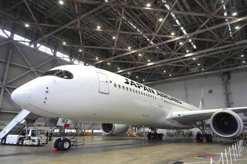 日本航空のCEO、鳥取三津子氏は、2名の客室乗務員の不適切行為を受けて一時的な減給処分を受けた経営幹部数名の一人だ。