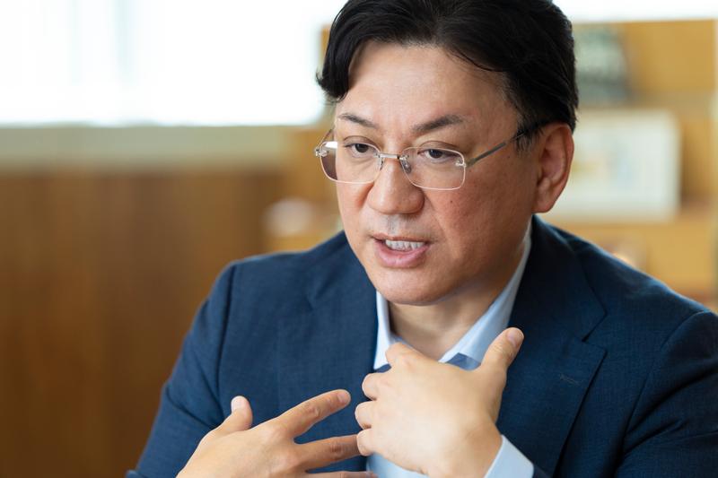 野村 友成(のむら・ともなり)/バルビオン・コンサルティング 代表取締役・パートナー。ボストン コンサルティンググループ(BCG)、EYパルテノンのパートナーを経てバルビオン・コンサルティングを設立。 前職ではAIバリューチェーン・ユニットのリードパートナーとして、ハイテク製造業や様々な業界に対して、事業戦略、M&A戦略、ビジネスデューデリジェンス、AI戦略など実績多数。
