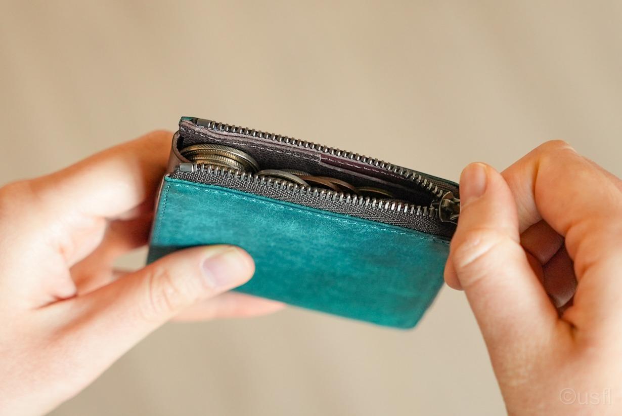 カード7枚入れても厚みはたったの1.5cm。小銭もお札も十分に入る、特許