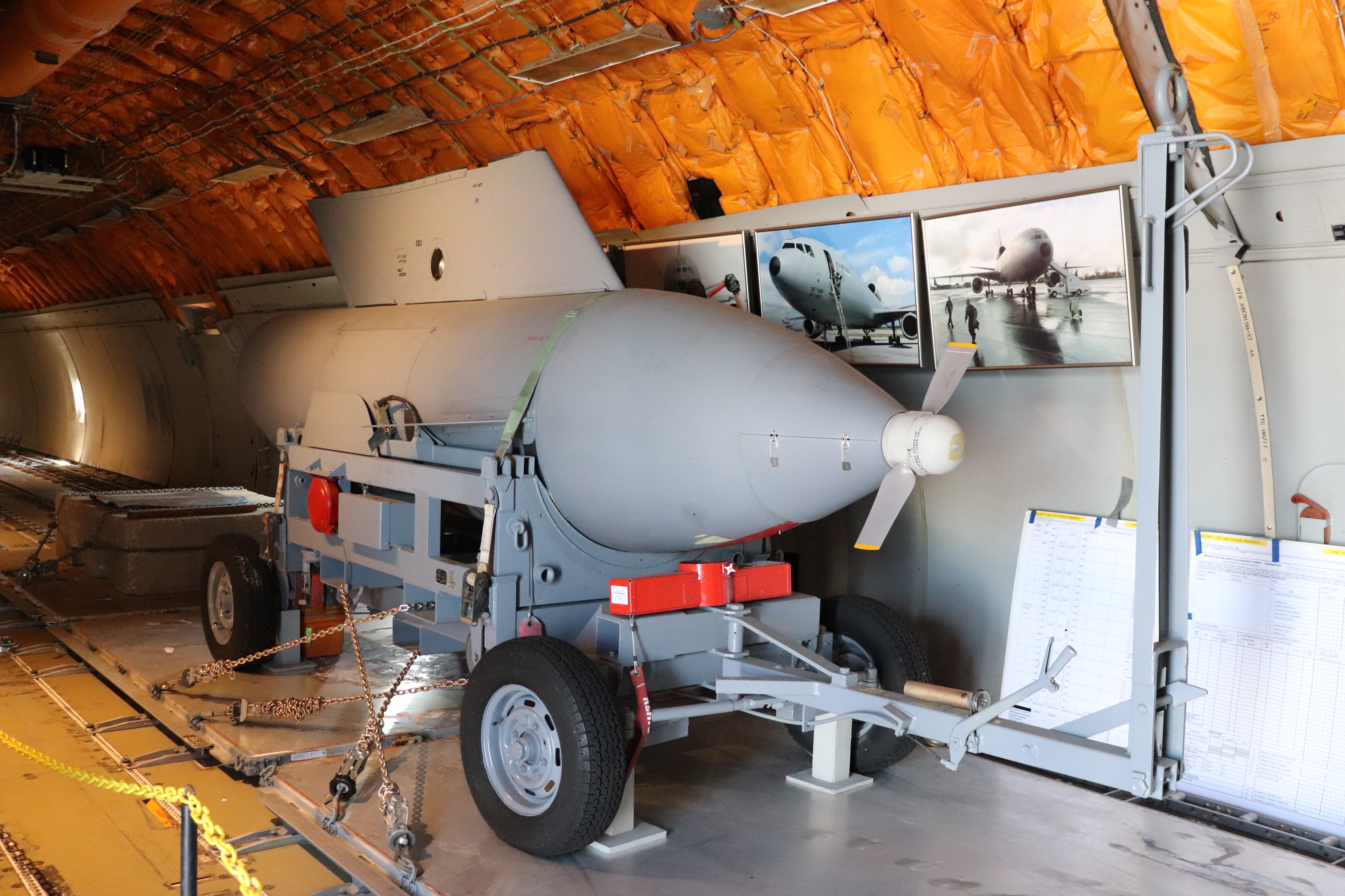 独軍　米海軍 AN/ASM-295 エアデータコンピュータMcDonnell製 米軍の空中給油機「KC-10Aエクステンダー」の内部を見てみよう