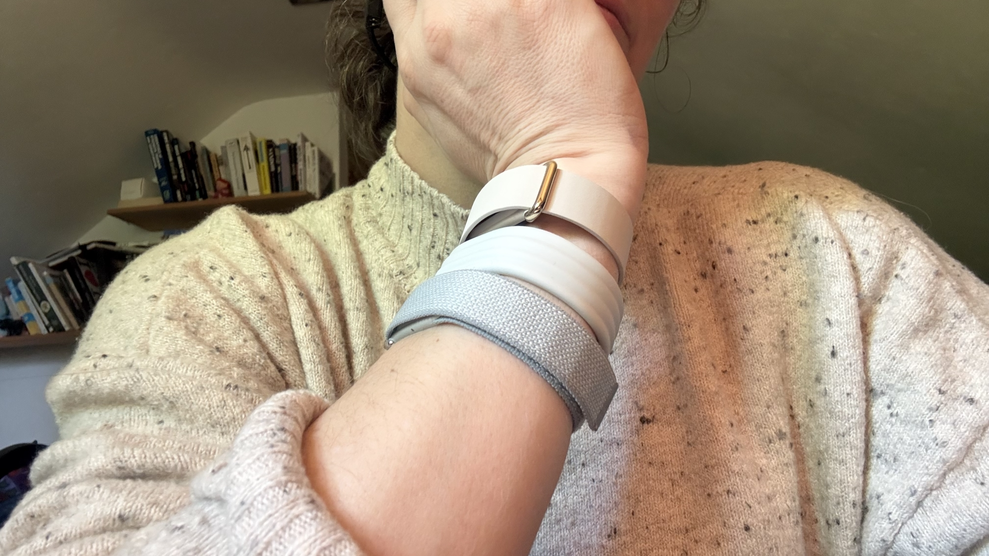 Google Fitbit Air プレミアム モダンバンド 実機レビュー】画面なしの新型「Fitbit Air」は買い？2週間で見えたAI