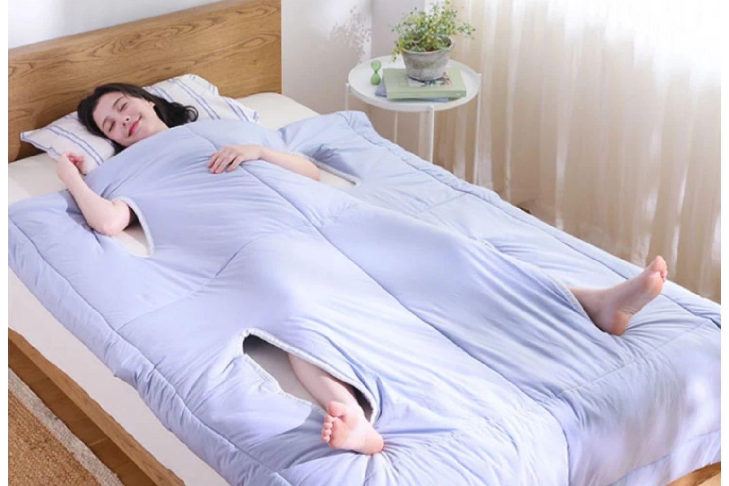 ふとんを守る（寝具） いらん熱を逃して冷えは防ぐ。「手足だけ出る夏用布団」で寝苦しさ回避