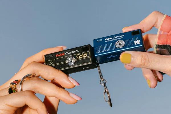 新品のM型ライカ、お値段おどろきもものきの1万3200円です木製だけど