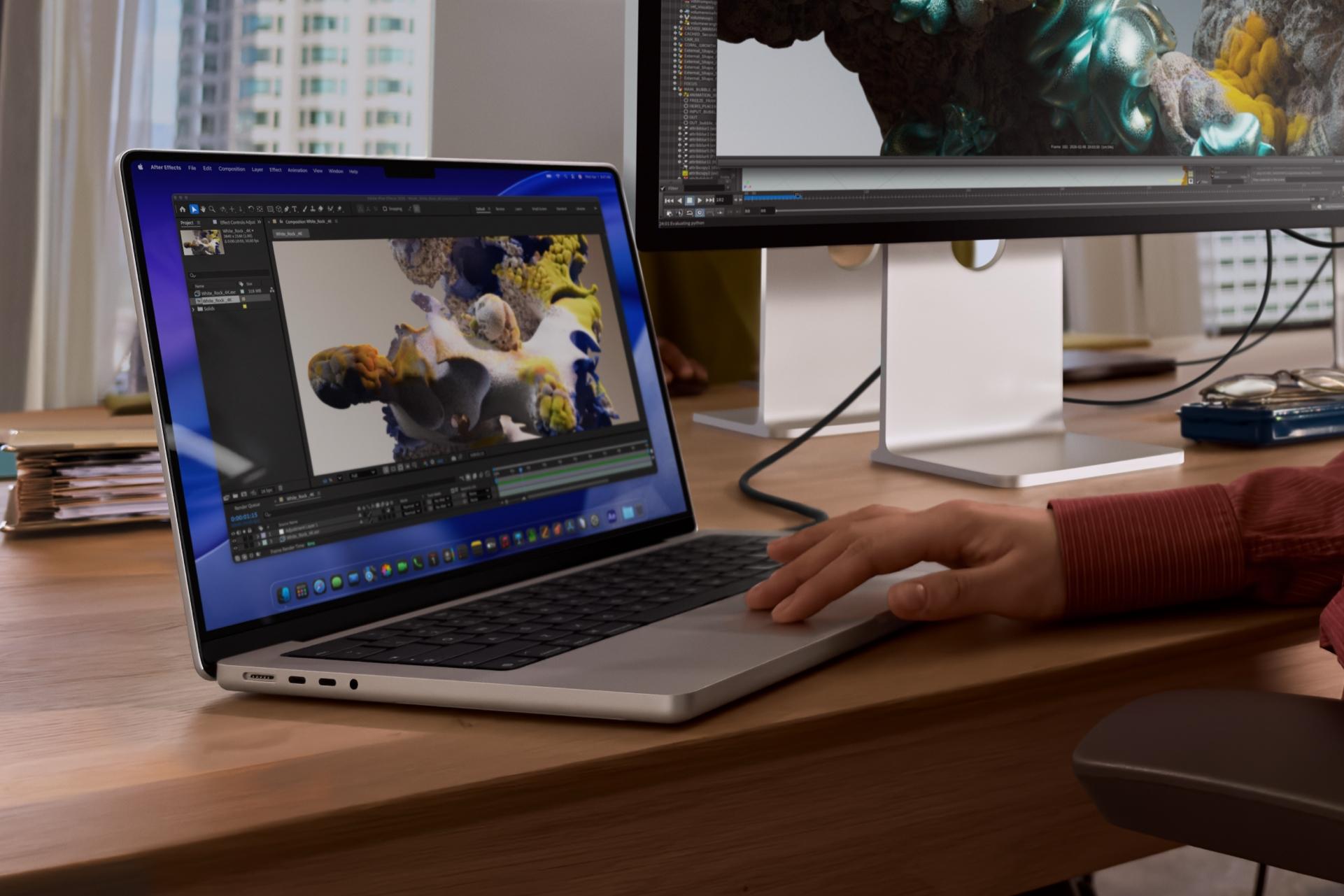 OLED版MacBook Pro、見た目変わって頭脳変わらず？ なお値段は