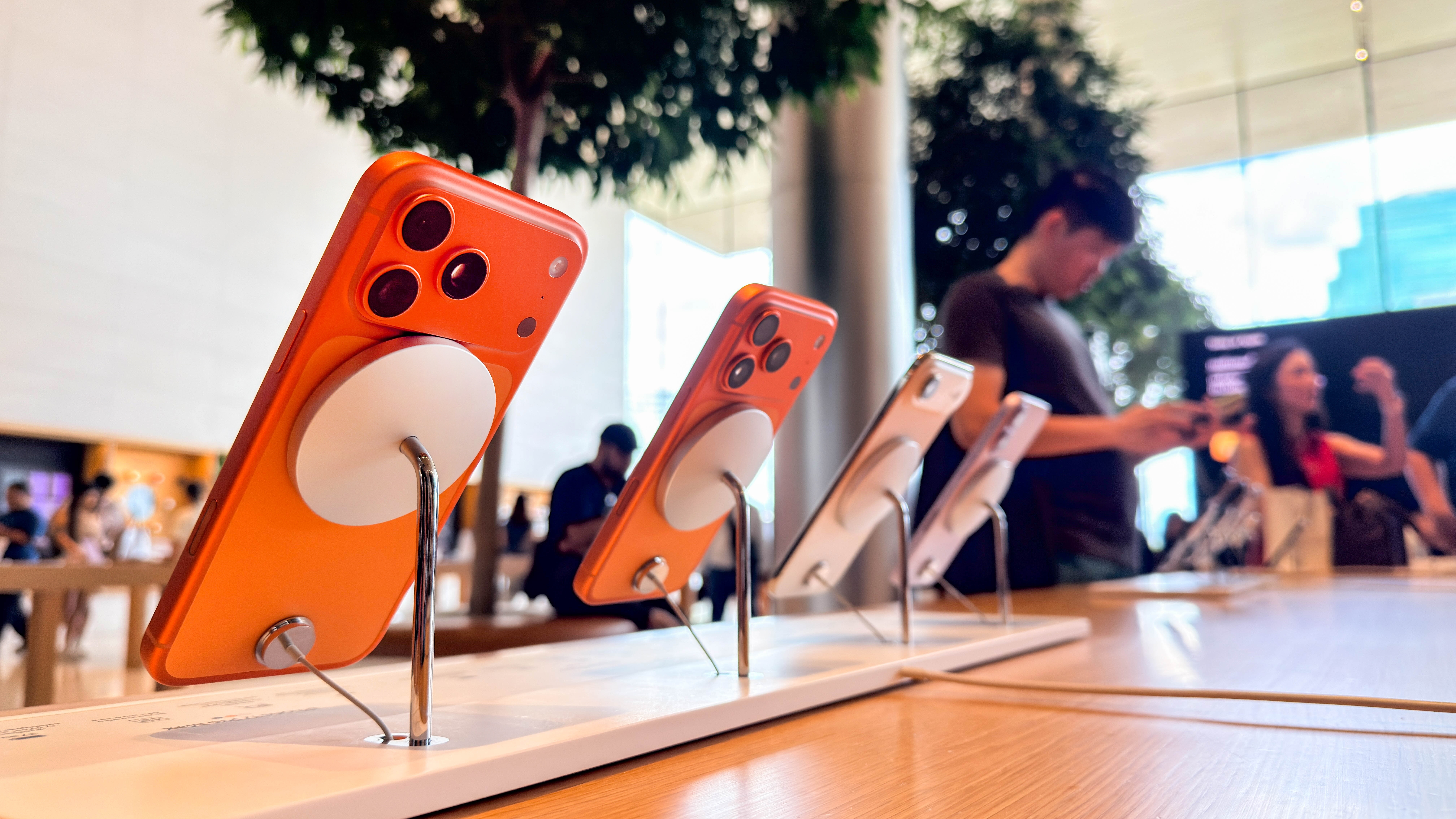 品薄の心配はない？折りたたみiPhoneはたくさん準備されそう