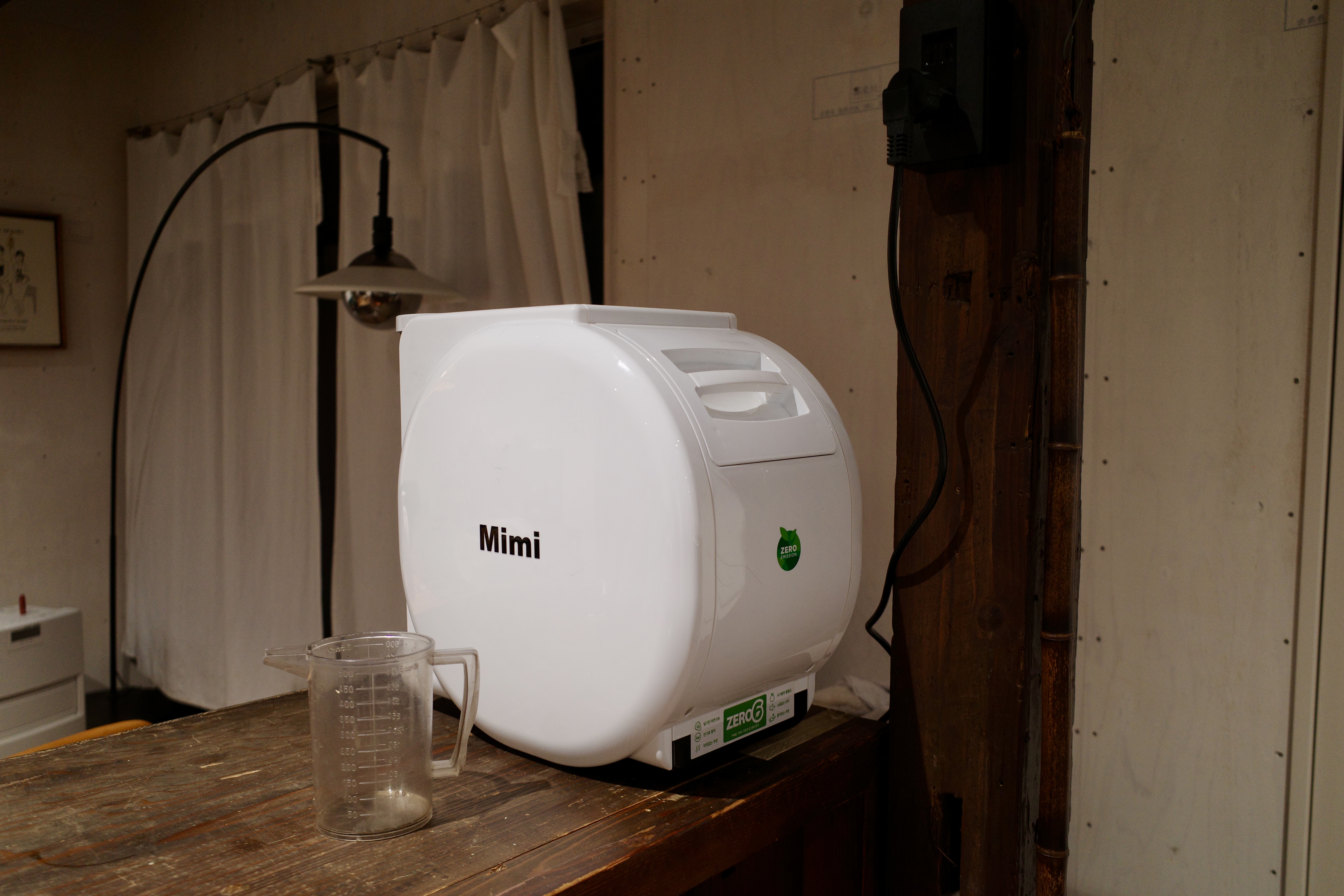 夏の生ゴミのニオイ問題はこれで解決。捨てずに消し去るバイオ式処理機