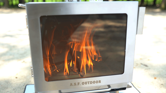 ガラス面ごしに炎がゆれるMAKIng STOVE 2 -cube-