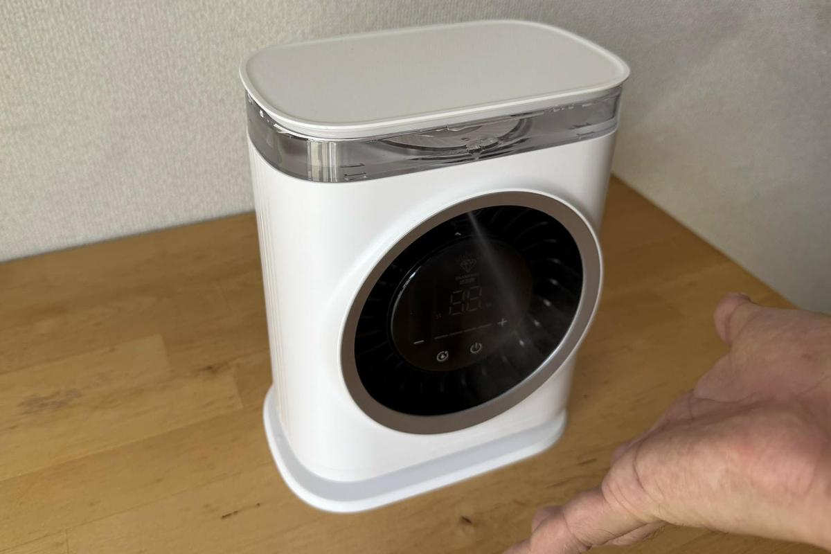 エアコンが届かない「家の中の温室」対策。水と電源で自分の周りだけ涼しくする方法