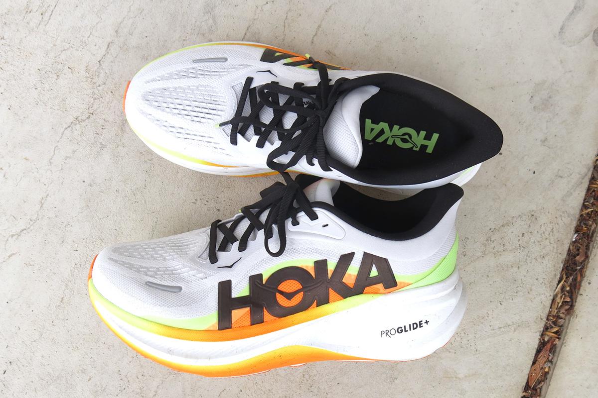 HOKAの定番シリーズに新モデル登場。新採用のテックでポテンシャルが