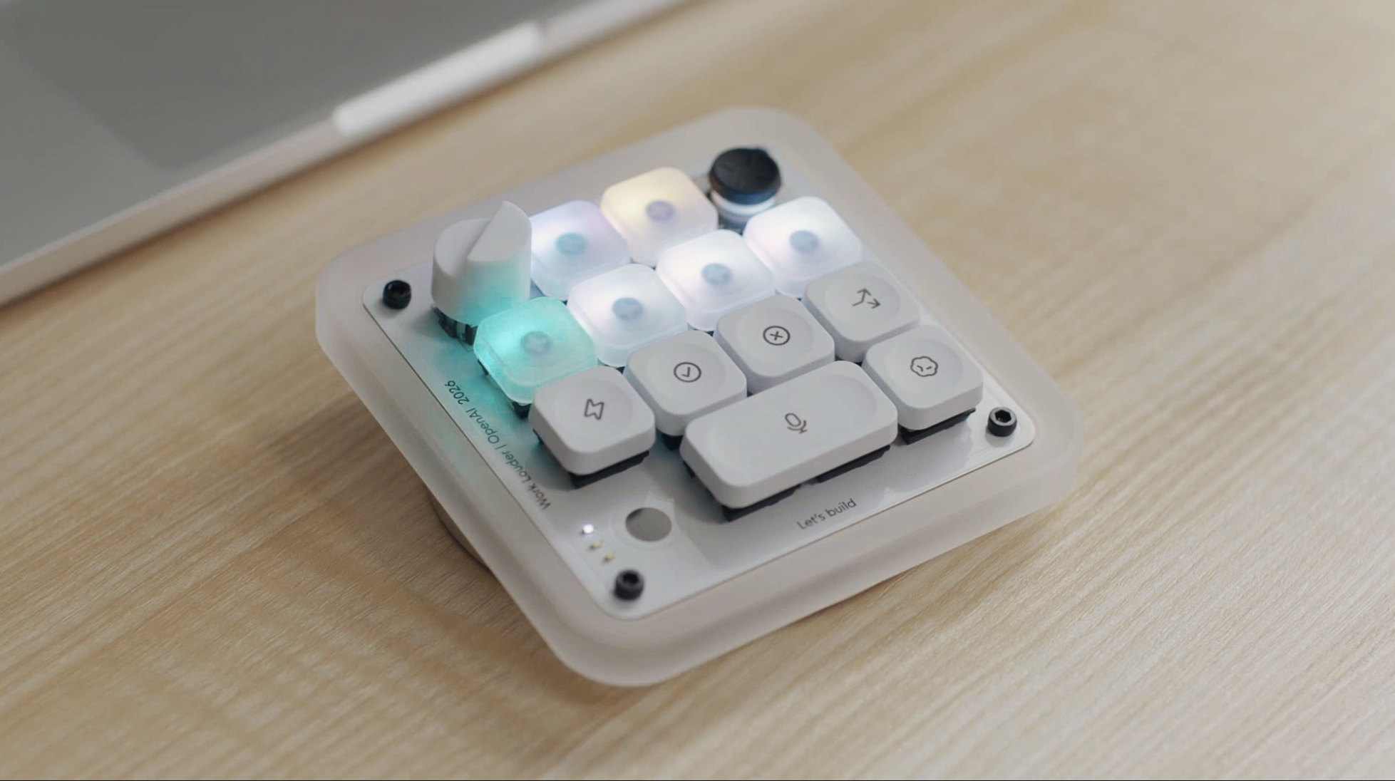 OpenAIがミニマムなキーボード「Codex Micro」を発売。AIを手元から