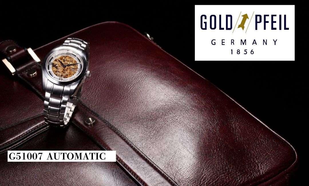 革小物の老舗GOLD PFEILから初の時計が登場。両面スケルトンの自動巻き