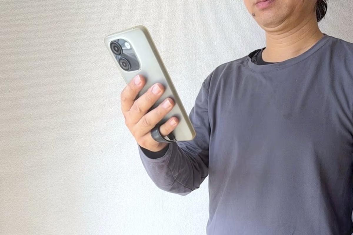 猫背が気にになる人へ。約2gのスマホリングを試したら姿勢が楽になった