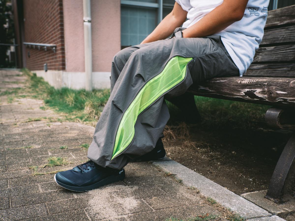 ショーツじゃないのに涼しい。サイドを開けて風を通す夏用パンツ
