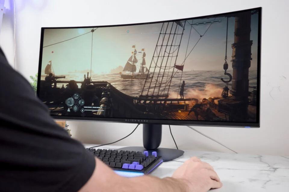 13万円でも選ぶ価値はある？Alienwareの34型QD-OLED湾曲ゲーミング