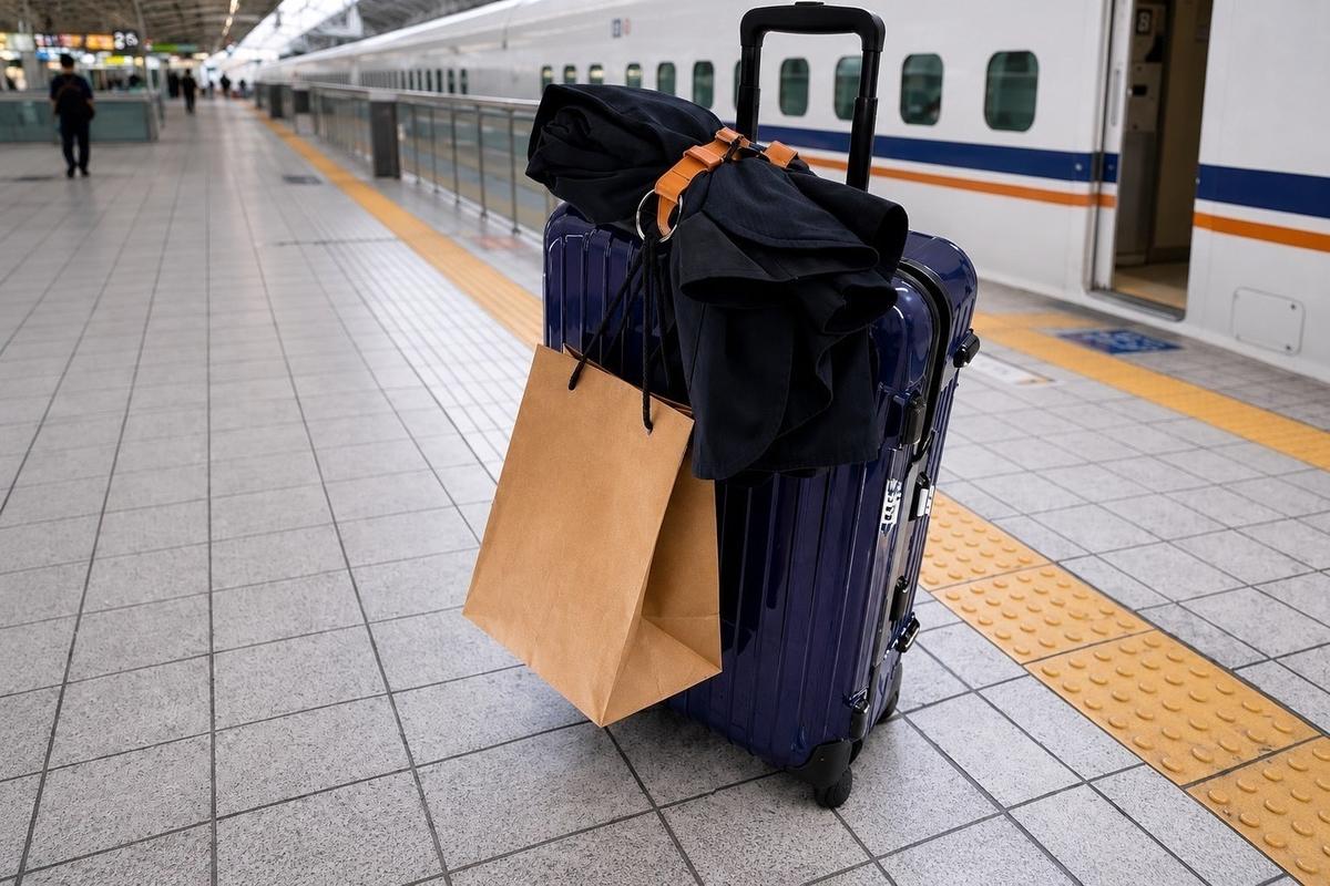 持つのをやめて“掛ける”へ。買い物袋も外付けできる新発想の本革ベルトがもうすぐ販売終了