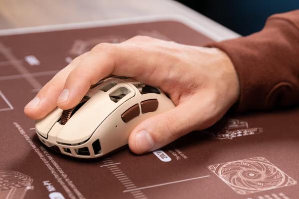 ついに発売ファン内蔵で手のひらが涼しいマウス。2万9400円