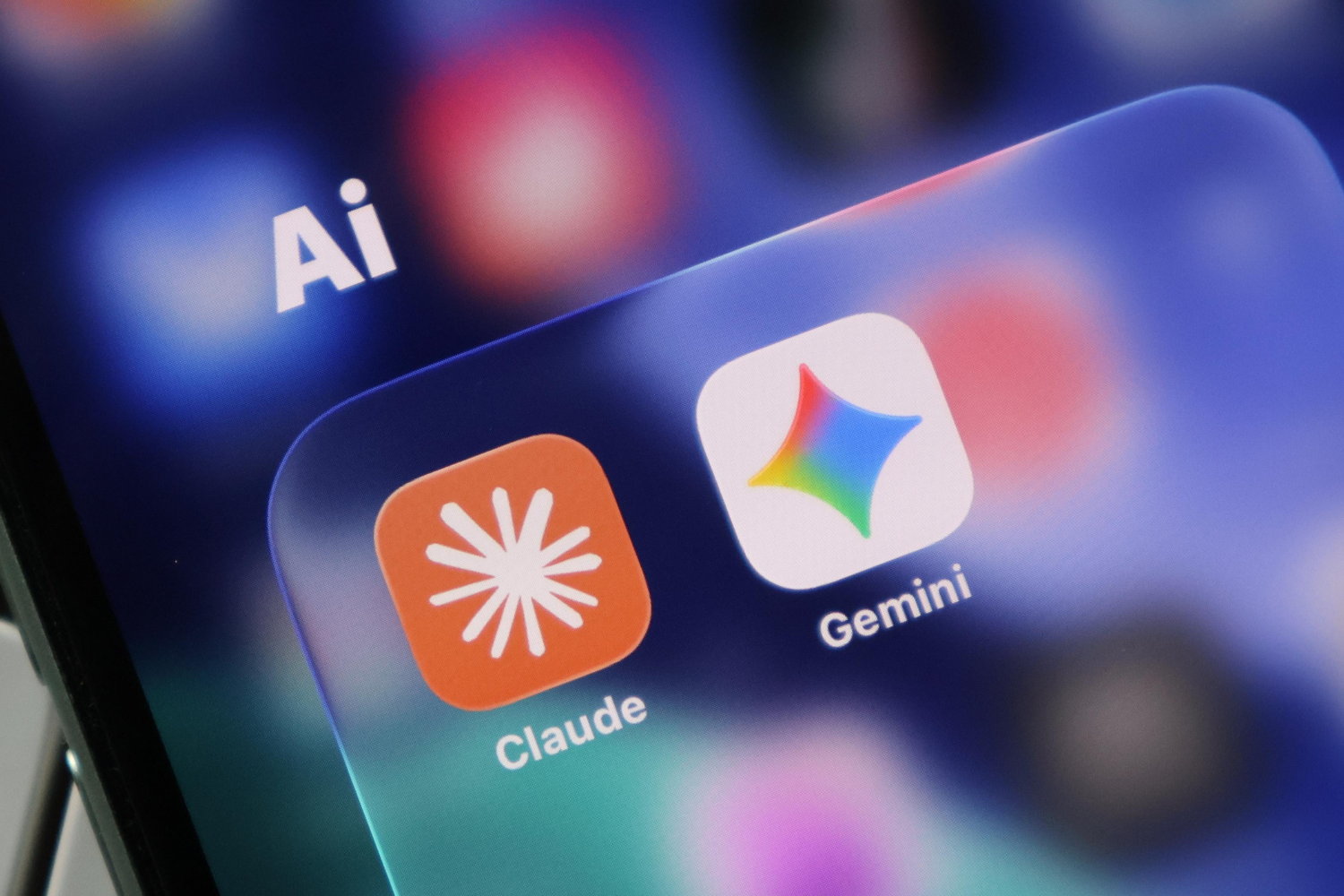 AIアシスタントの無料版を使い倒して判明した、ClaudeとGeminiの決定的な違い