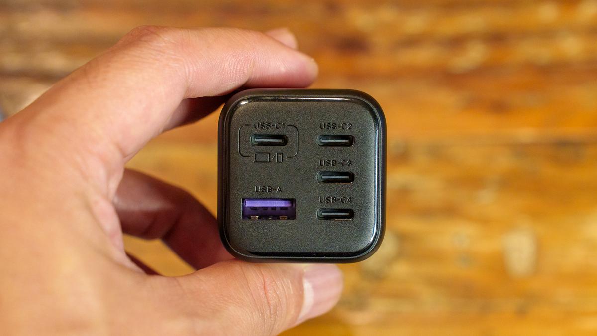 充電器が多すぎる問題、USB-C4つの「小さな1台」で解決した