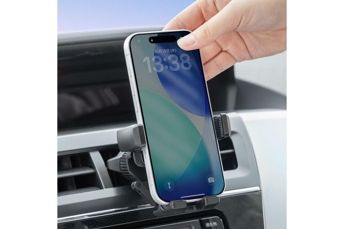 スマホを1秒固定で冷やす。サンワの新作車載ホルダーは夏ドライブのリフレッシャー