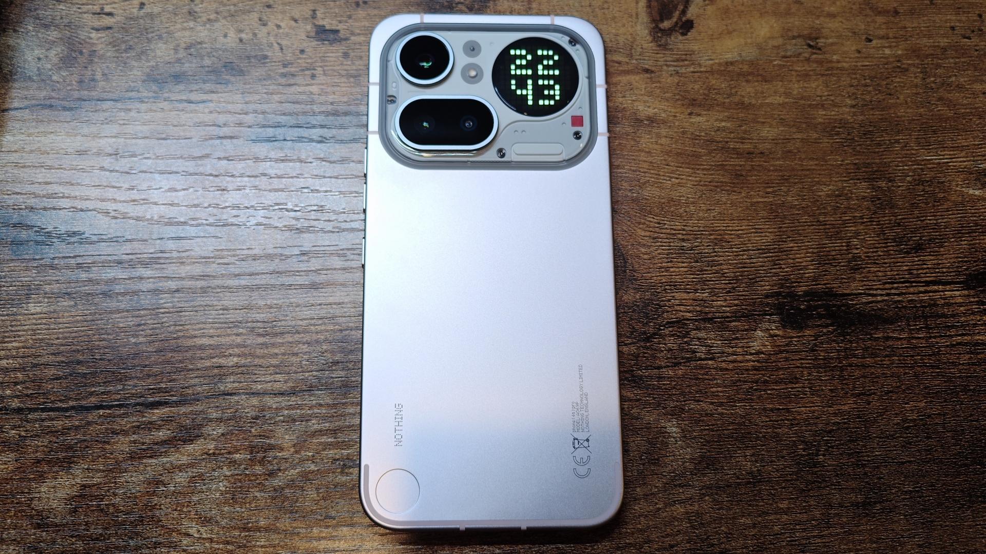 8万円を切るNothingのスマホ「Phone (4a) Pro」を試す。カメラもAI機能
