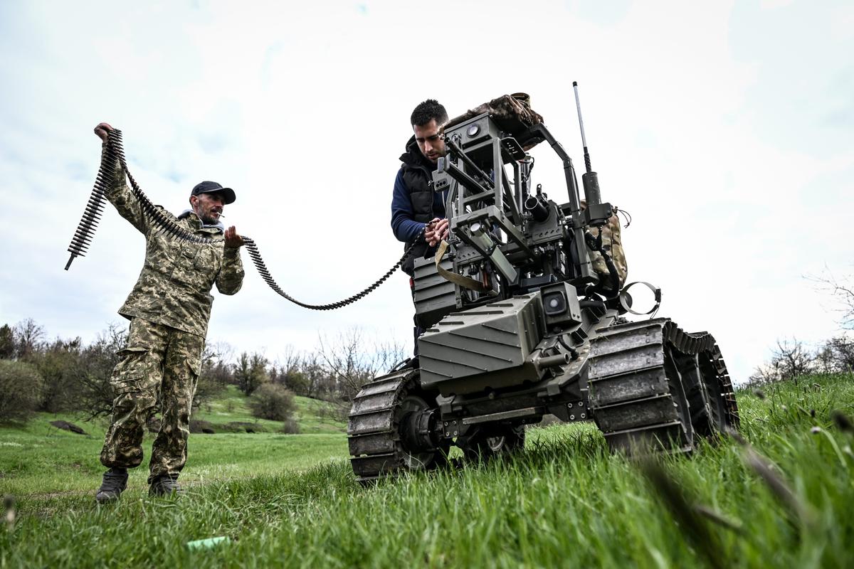 ウクライナ軍、「地上ロボット」を過去最大規模で投入…兵士の命を守り、戦い方を変えるUGV