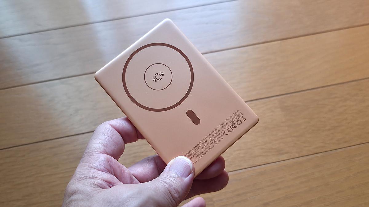 電池切れには備えたい。でも重くてかさばるのはイヤだから、厚さ5.5mmのモバイルバッテリーを試した