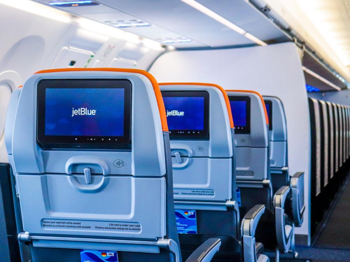 航空各社が「ベーシック・プレミアム」運賃を提供中。潜在的な落とし穴に注意
