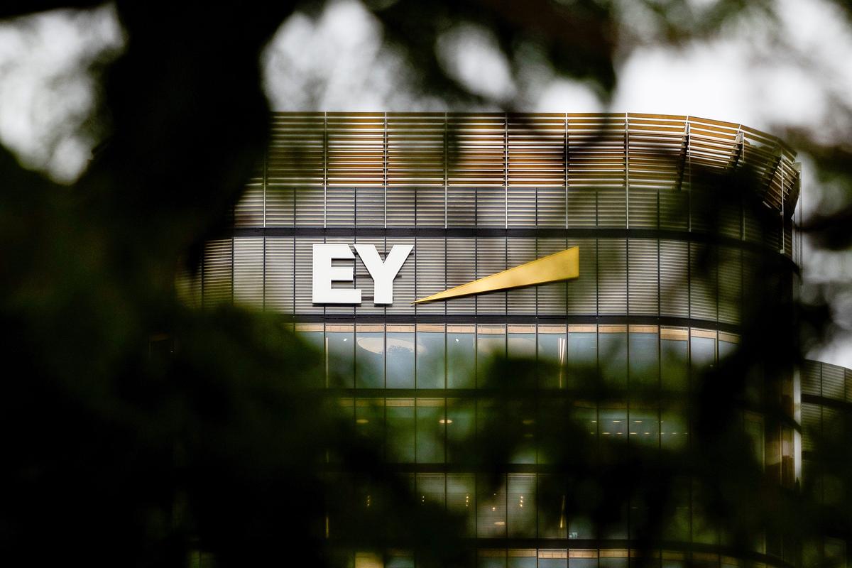 EYが導入した「見えないルーター」とは？…AIトークン消費を60%削減したコスト管理術
