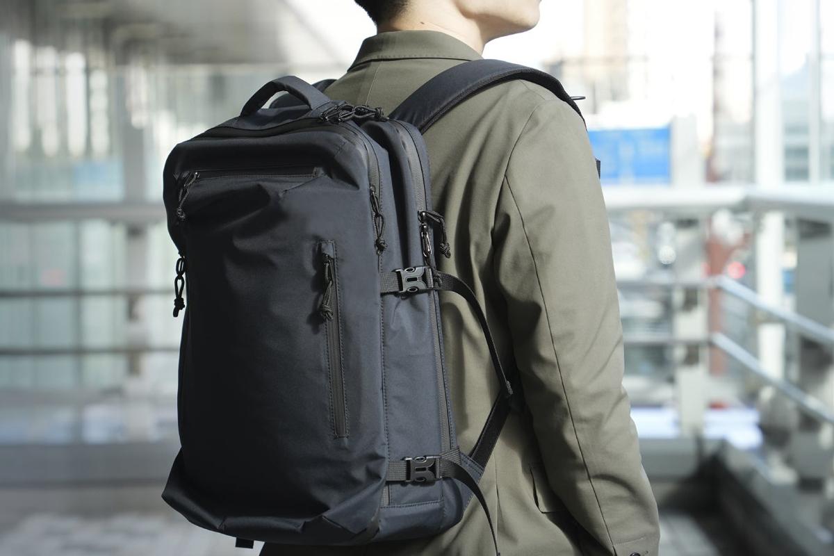 炎天下でも中身を守る。PCやお弁当、背中にも優しい遮熱バックパック