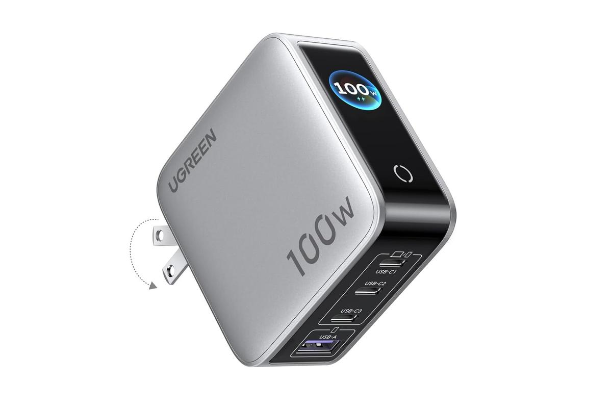 UGREENの充電器がコンパクト化、なのに最大100Wで4台充電。持ち運び用はコレでOK