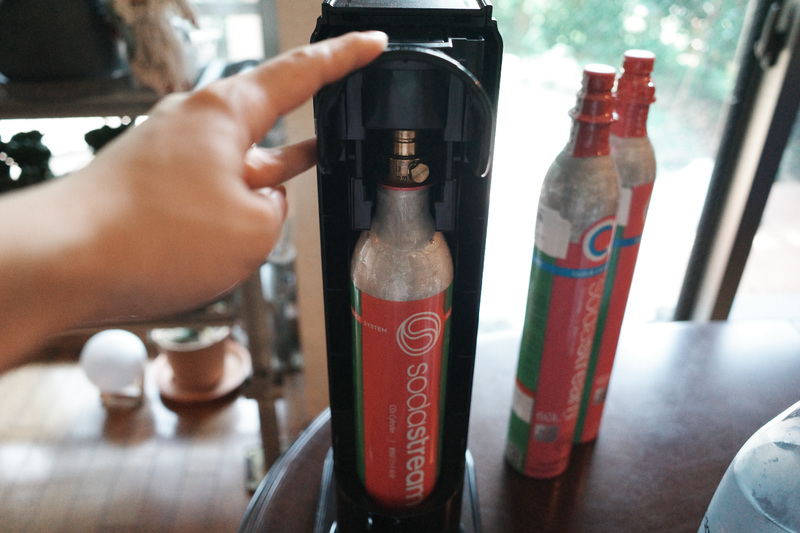 コスパだけじゃない。炭酸水の「ペットボトル買い」やめたら、家事まで
