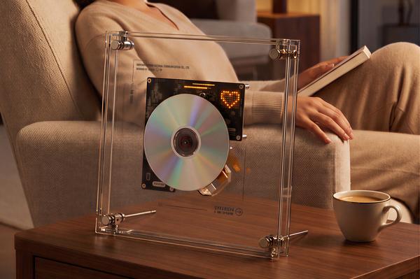 見せる家電」の極致。CDが浮いて見えるプレイヤー | ギズモード・ジャパン