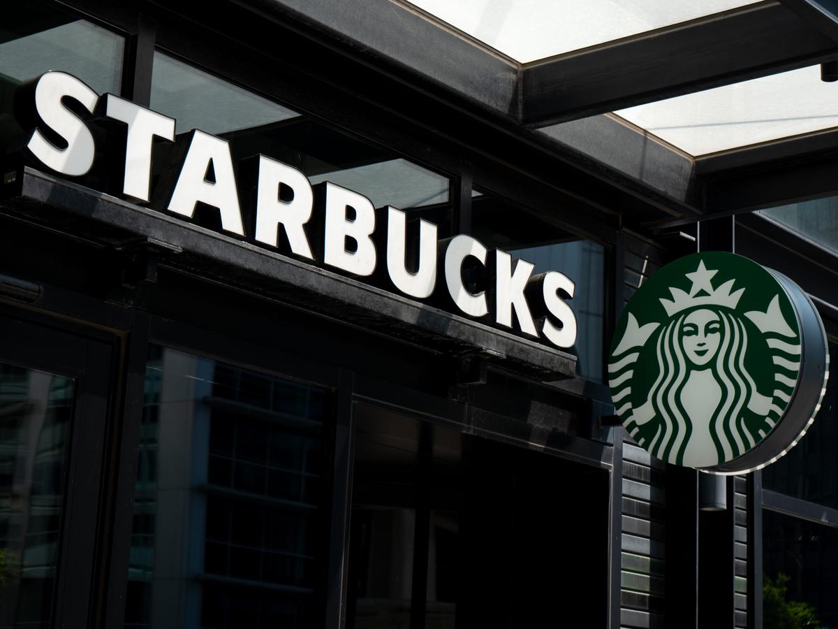 スターバックスが、企業コスト上昇を背景にGLP-1薬の減量目的での保険適用を終了