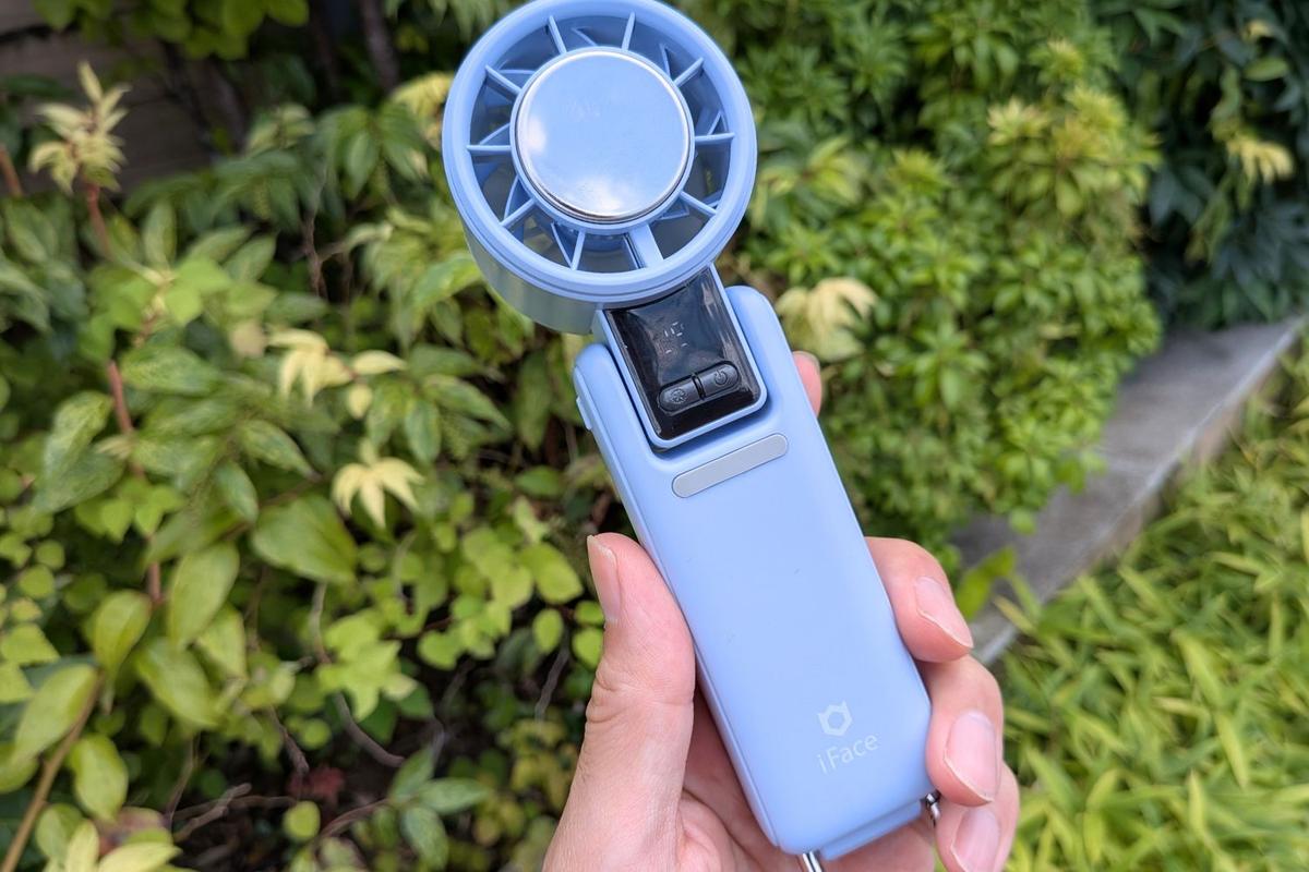 さすがiFace、「冷却プレート付きで3,960円」は助かる。カラバリ豊富でビジュもいい