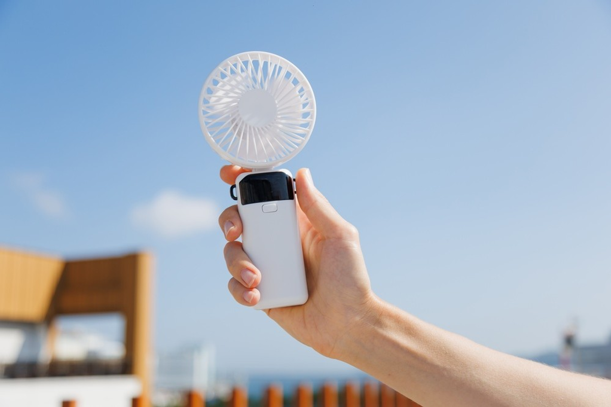 家でも外でも、涼しく過ごせる！編集部員が実践する「シーン別・ひんやり愛用品」活用術