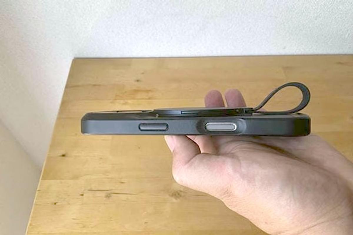 薄すぎる。スマホの背面に貼るAI翻訳機で、146言語の壁がここまで下がりました