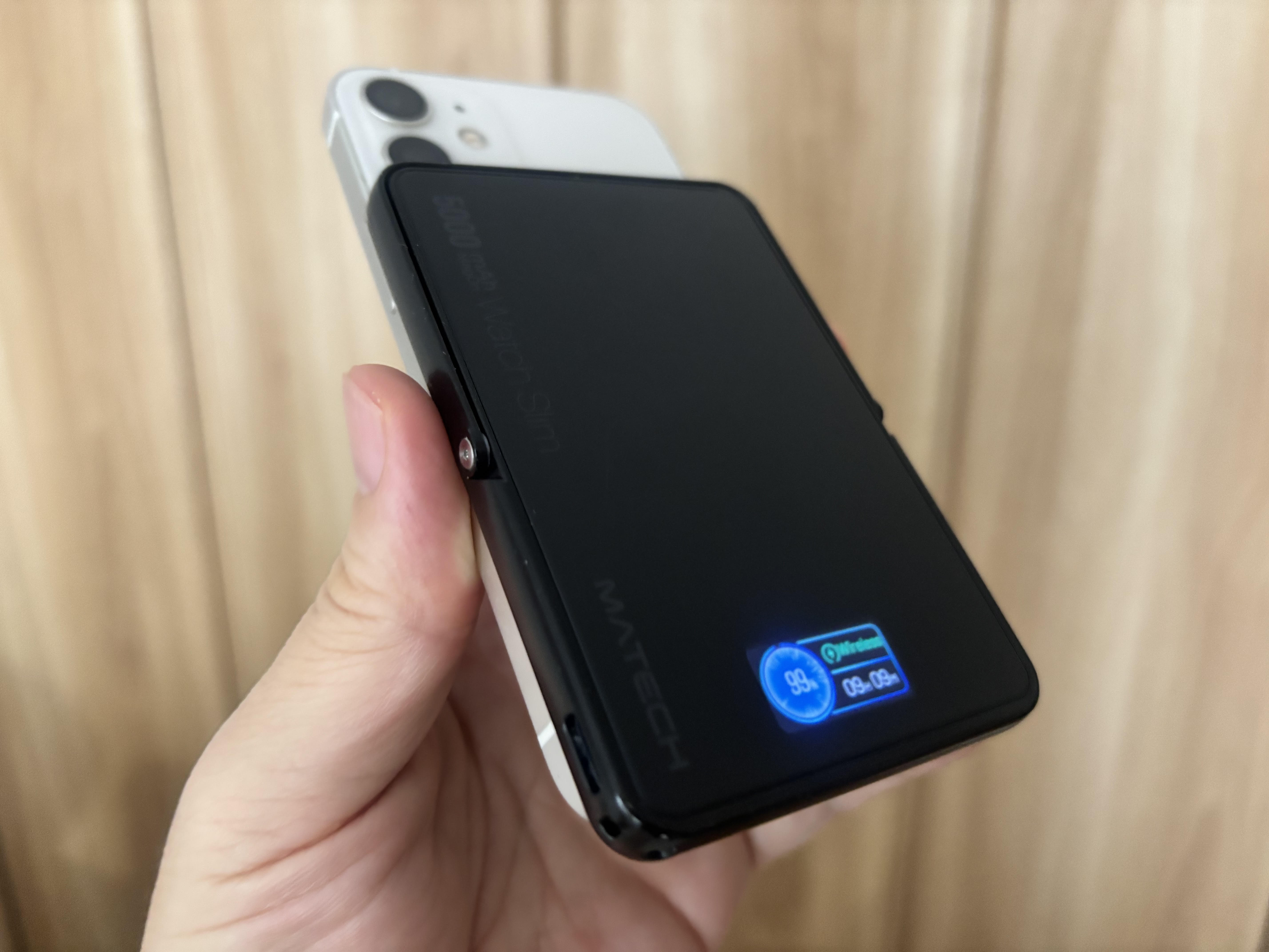 アイホン12ブラック　まゆになります。 iPhone 12をお下がりで受け継いで6年弱。買い替え予定はありません