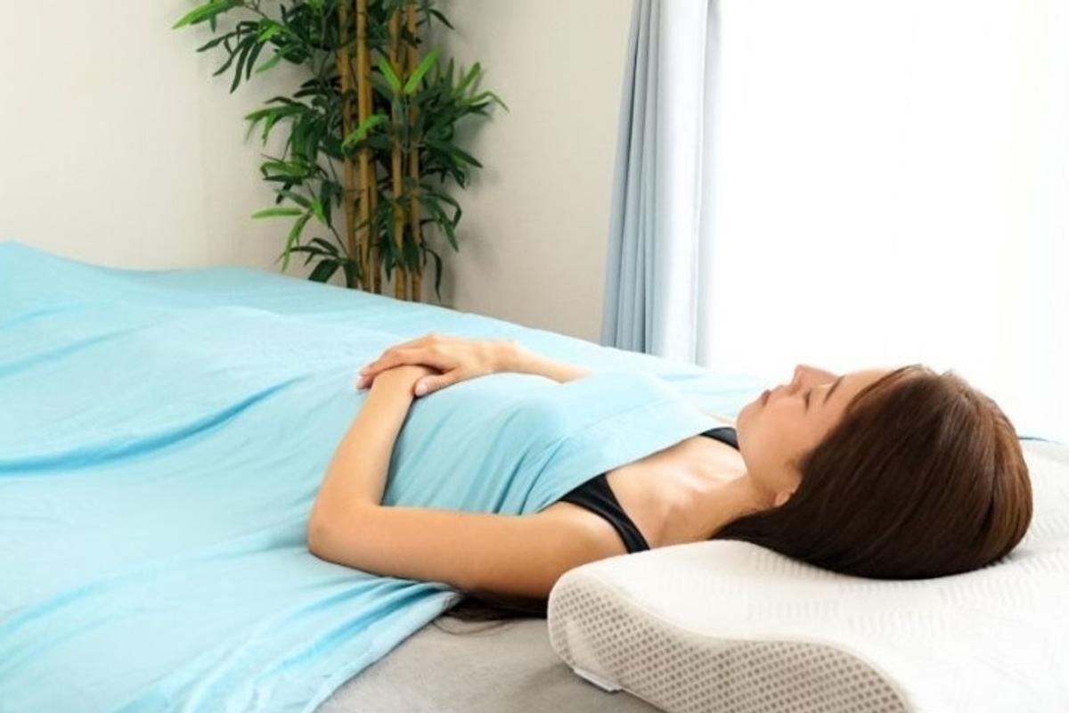 寝返り約25回が冷感を呼び戻す。朝まで涼しさが続く掛け敷き兼用ブランケット