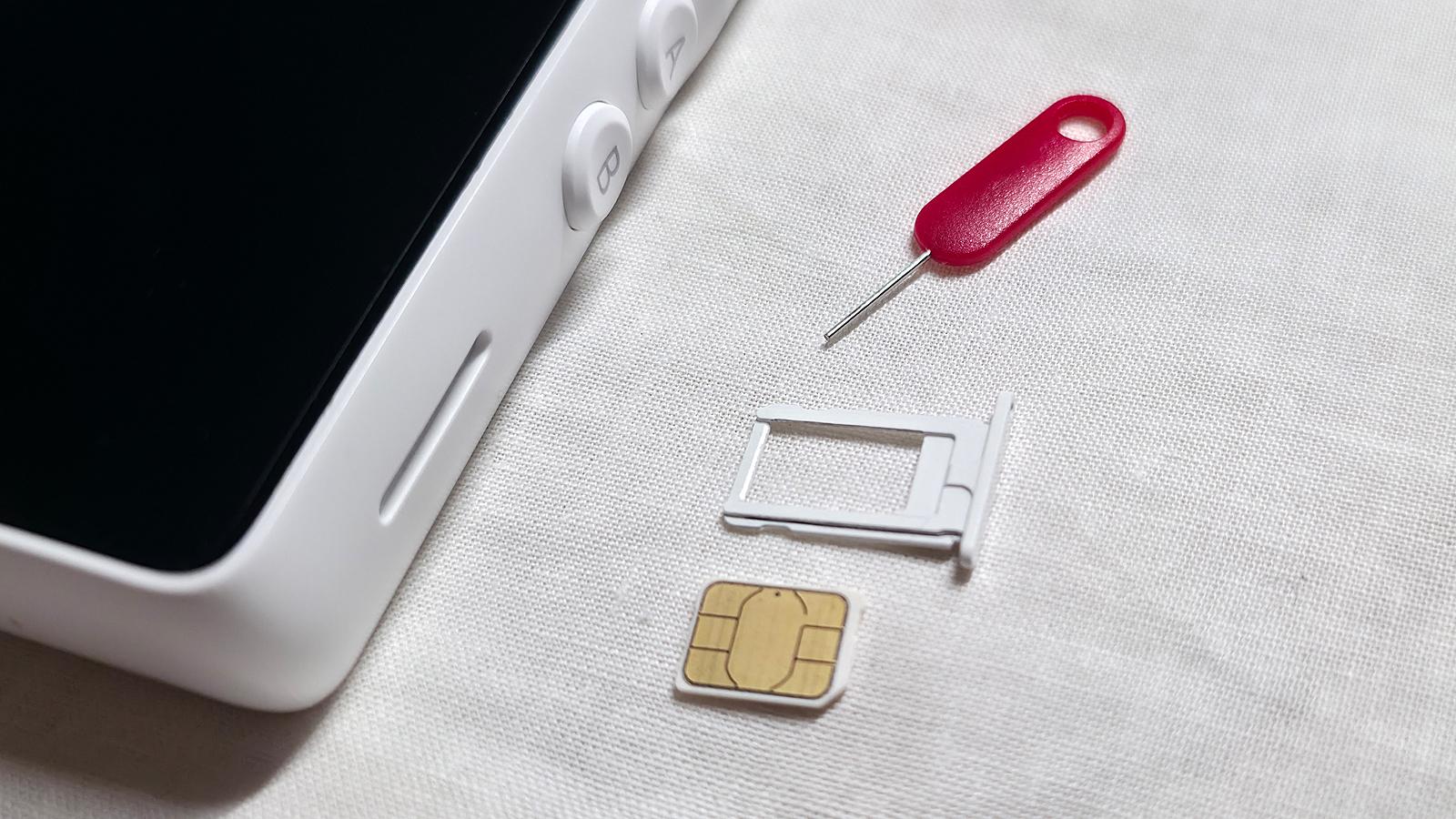 もう電波がないなんて言わせない。SIMが挿せて、携帯電話としても