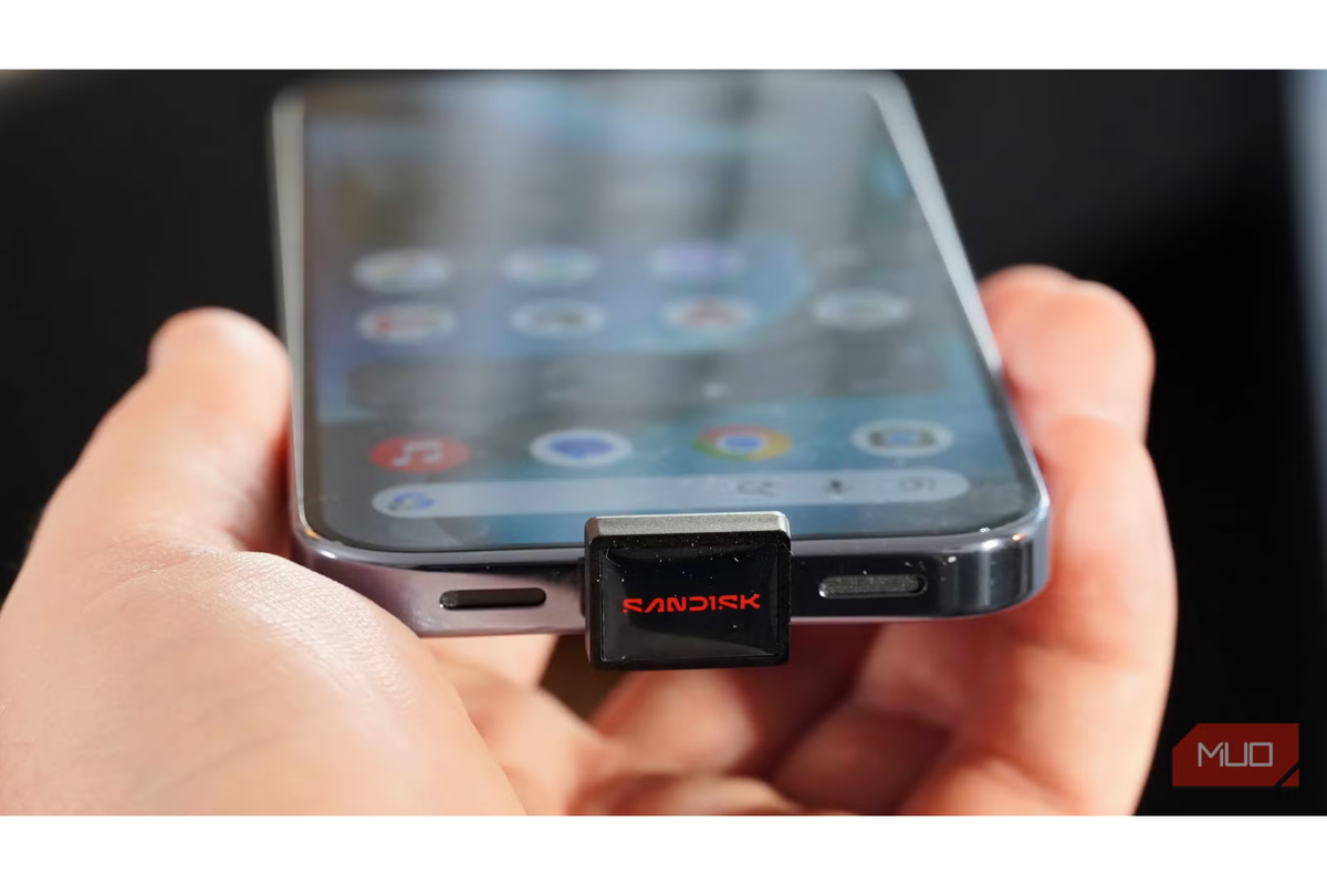 スマホの容量不足、親指サイズのデバイス1台で解決できた