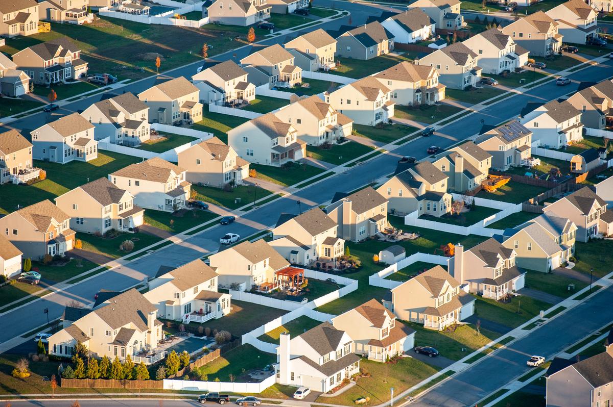 アメリカ住宅市場は、2011年以来最悪の年へ。知っておくべき3つの警戒すべき予測