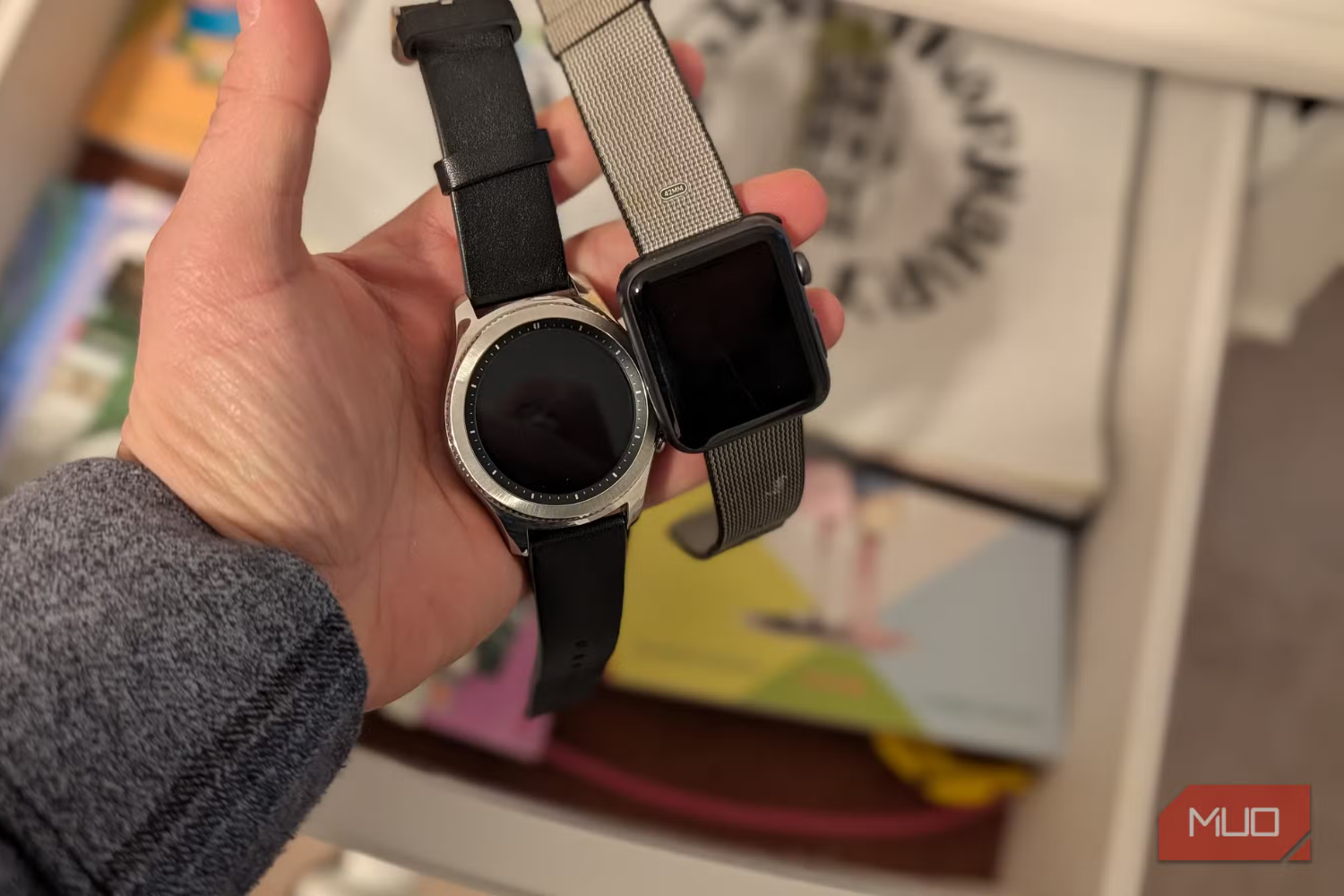 捨てるのは待った！机に眠っているApple WatchやPixel Watchの再利用アイデア5選