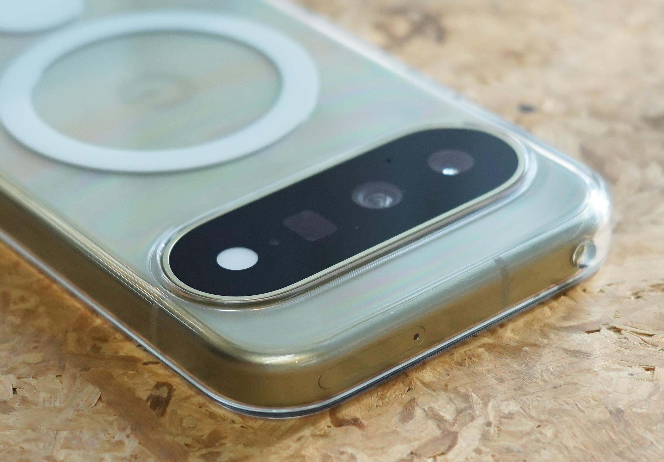 Pixel 11がやってきた。純正ケースで完全体になるんだ、コイツは