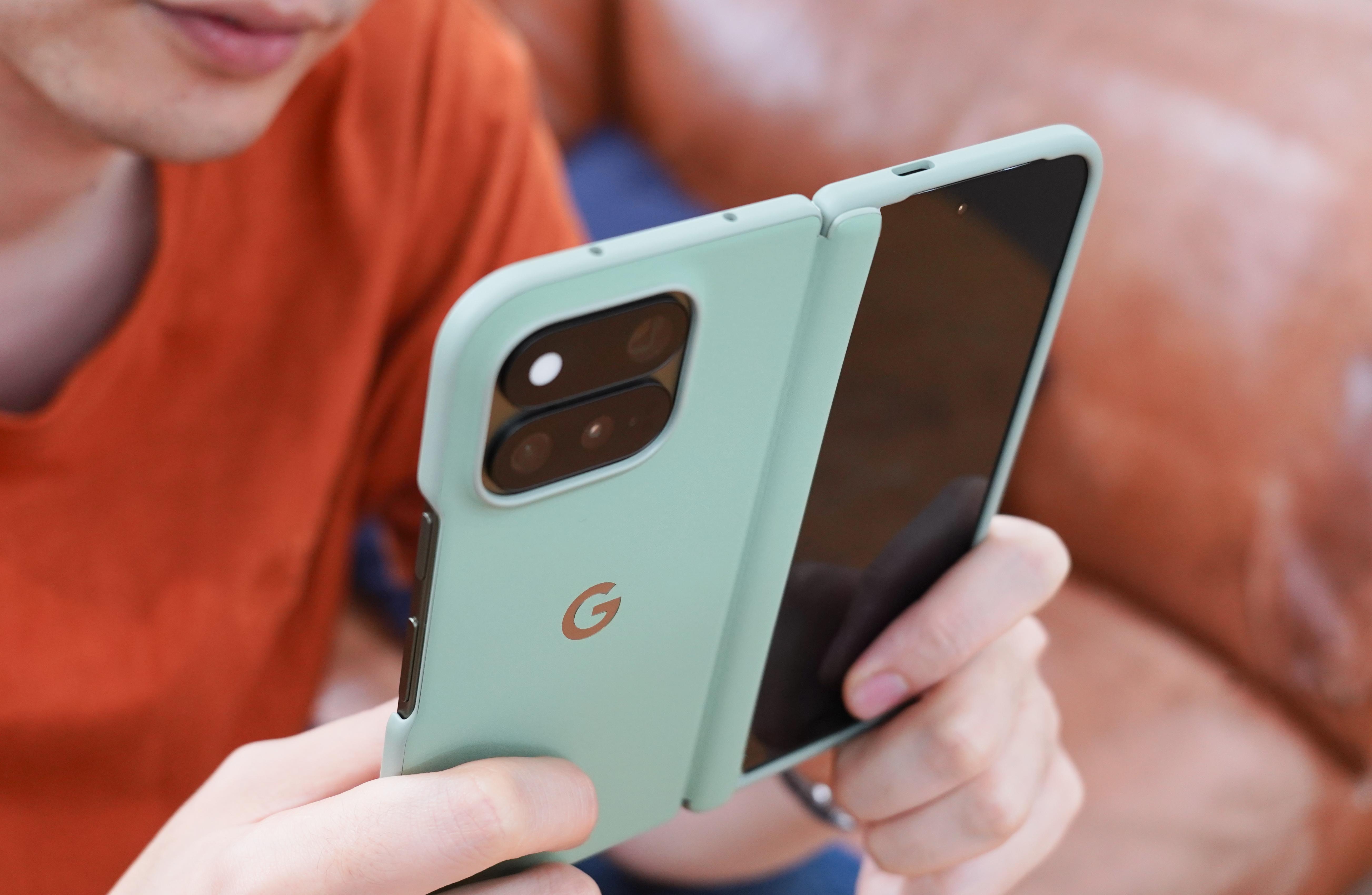 そこ（ヒンジ）」守れるのは偉くない？ Pixel 11 Pro Fold、純正ケース